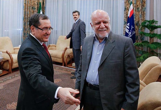 Noureddine Boutarfa et son homologue iranien, Bijan Namdar Zanganeh. D. R.